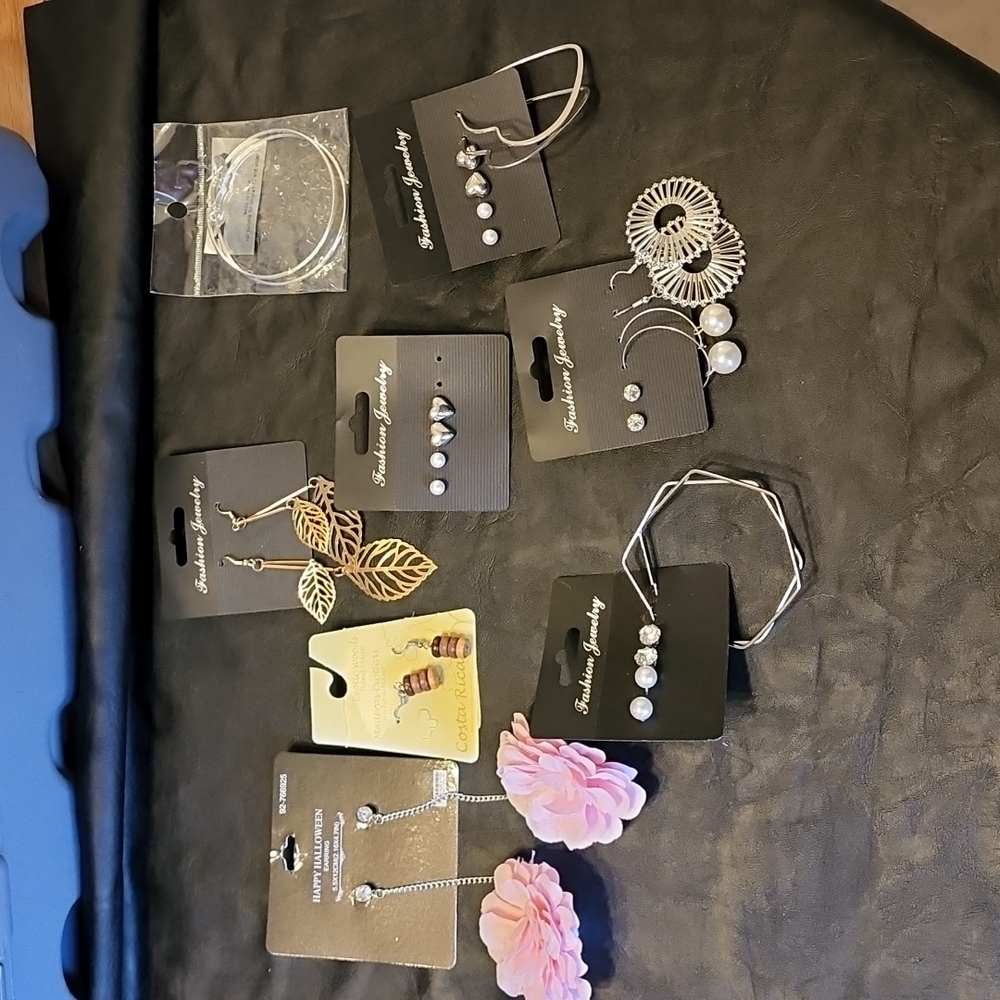 Lot of costume earrings